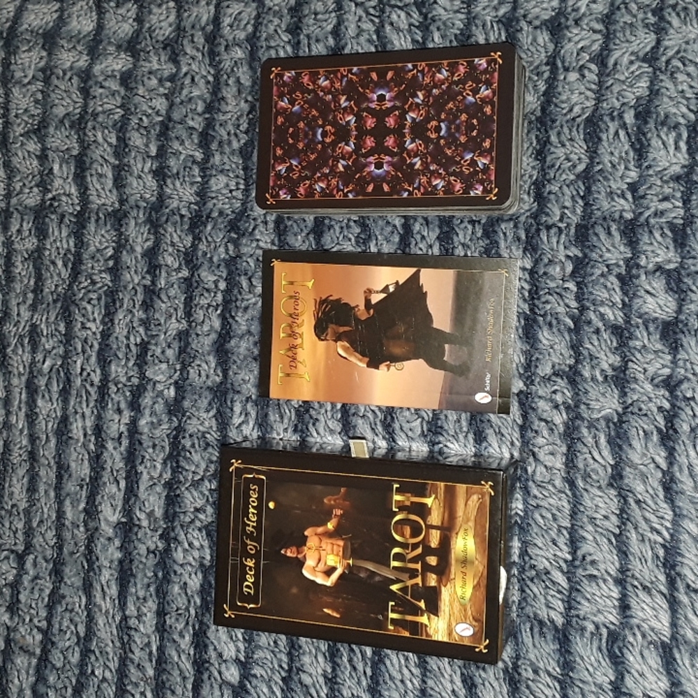 ❗️SALE❗️Deck of Heroes Tarot (box set)